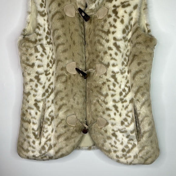 Coldwater Creek Animal Print Faux Fur Toggle Button Vest Size Medium - Picture 3 of 10